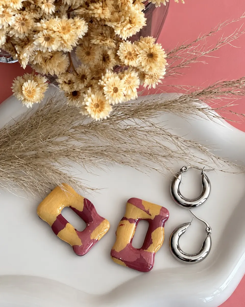 🌸 Charm Rectangular Camuflaje Mostaza y Burdeo 🌸 3