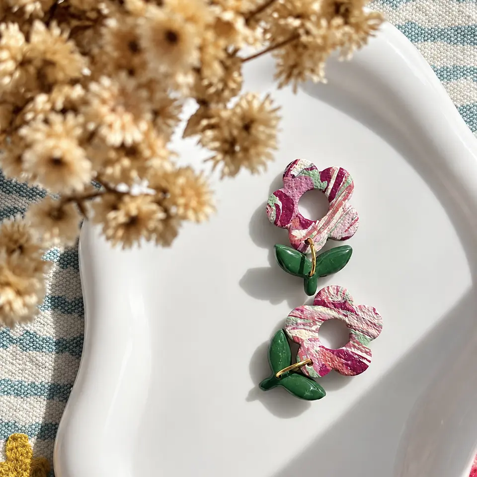 🌸 Charm Flor Marmoleada Rosa y Burdeo 🌸 4