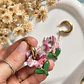 🌸 Charm Flor Marmoleada Rosa y Burdeo 🌸 - Miniatura 1