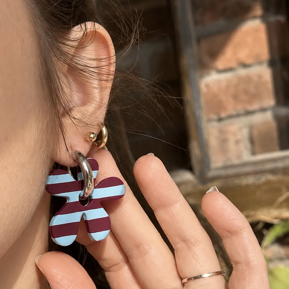 🌼 Charm Flor Rayas Burdeo y Celeste 🌼  2