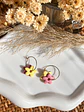🌸 Set de Aros Florcitas Dobles Rosa y Amarillo 🌸 - Miniatura 3