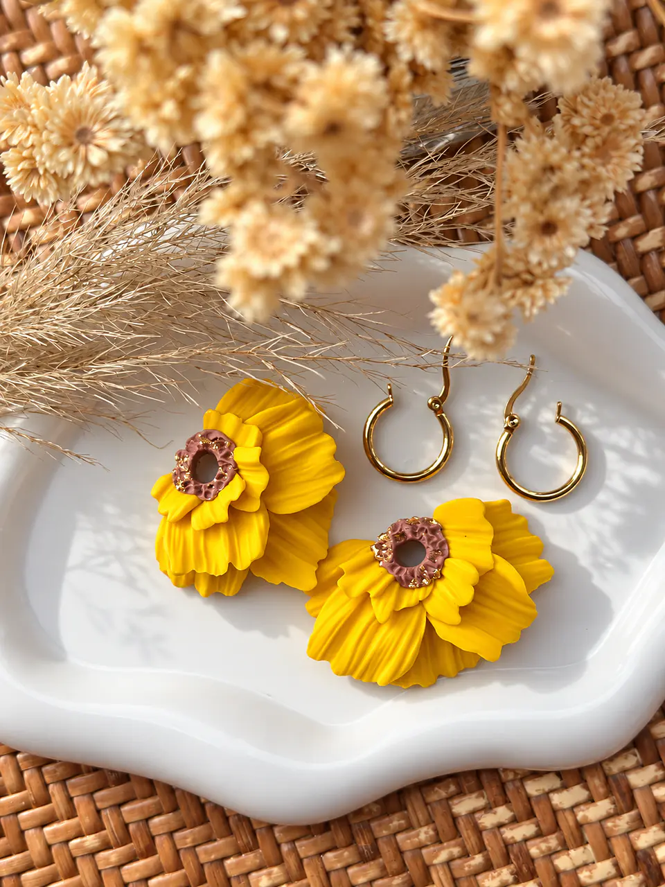 🌻 Charm Flor Amarilla 🌻 Incluye argolla 3