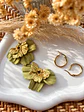 💚 Charm Flor Verde Oliva y Dorado 💚 Incluye Argolla - Miniatura 2