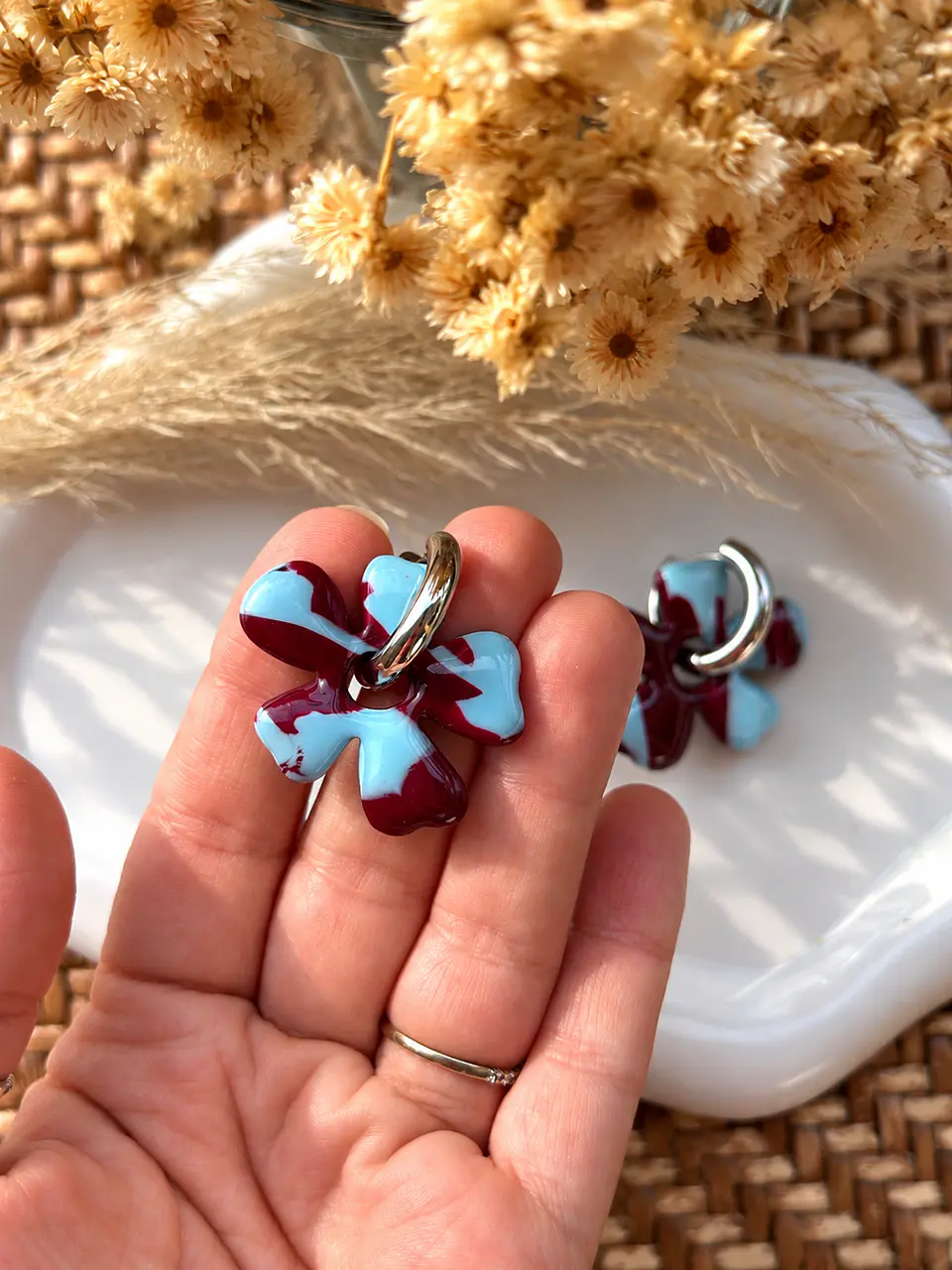 🩵 Charm Flor Celeste y Borgoña Abstracto 🩵 2