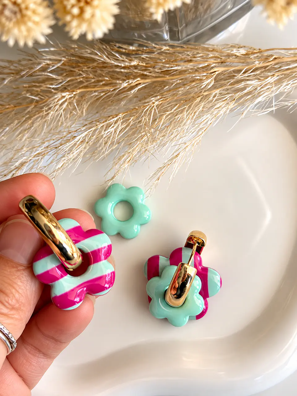 🩷 Set Flor Rayada 🩷 Incluye Argollas 3