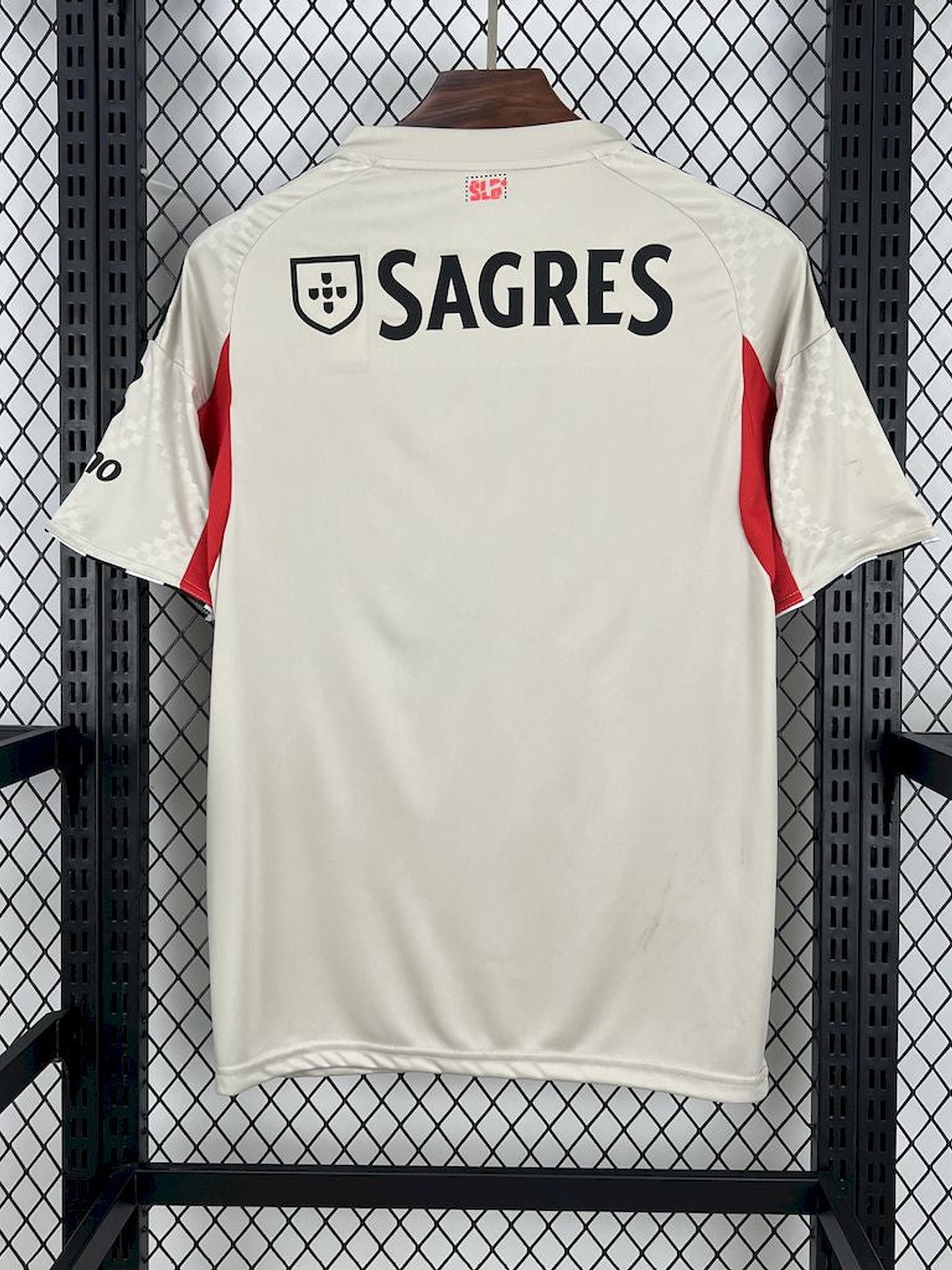 CAMISOLA DO BENFICA 25/26 BEGE 3