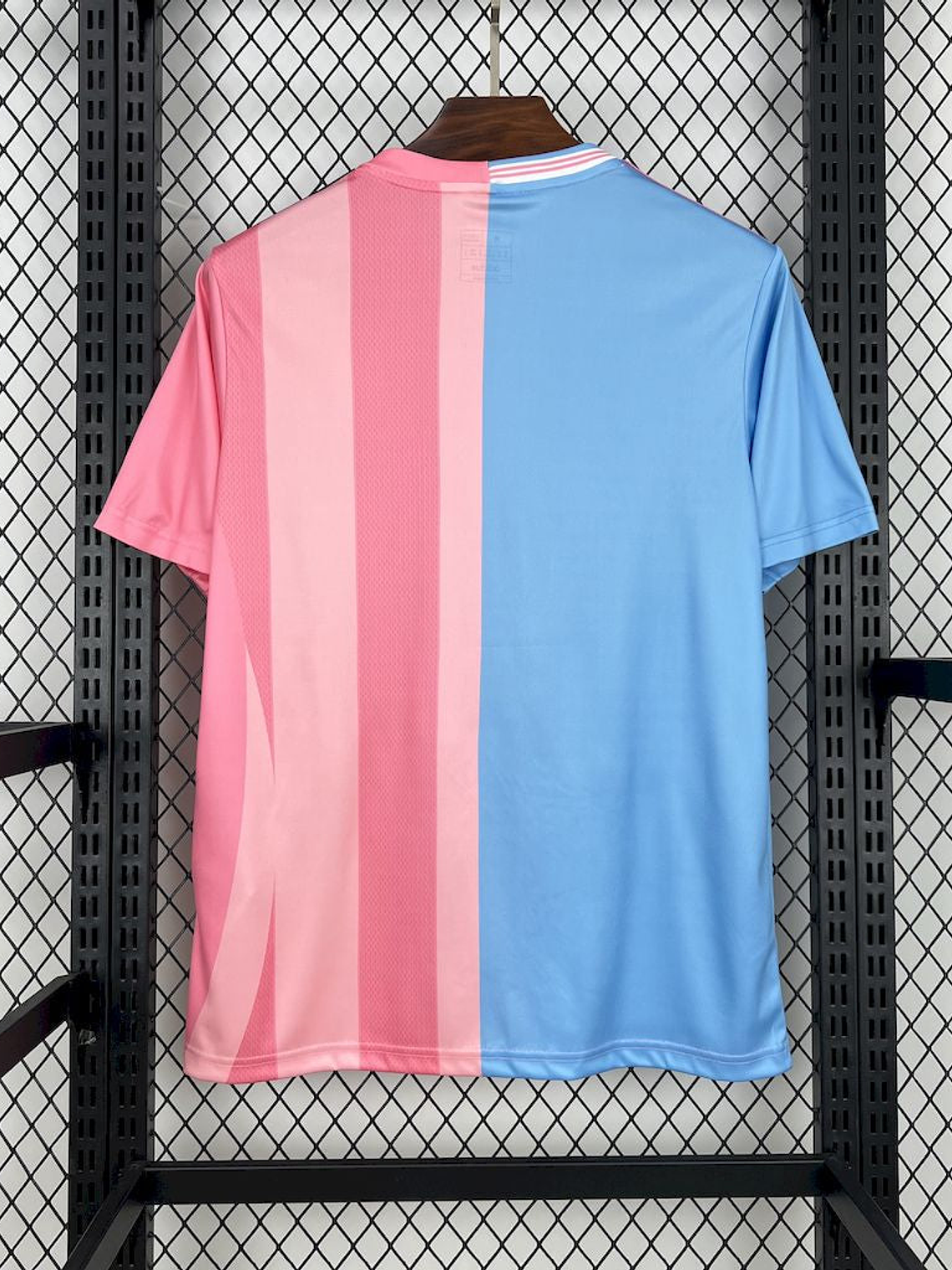 CAMISOLA DO MIAMI 25/26 AZUL E ROSA 3