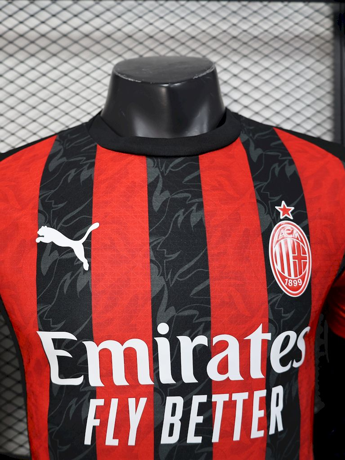 CAMISOLA VERSÃO PLAYER DO MILAN 25/26 VERMELHO E PRONTO 2