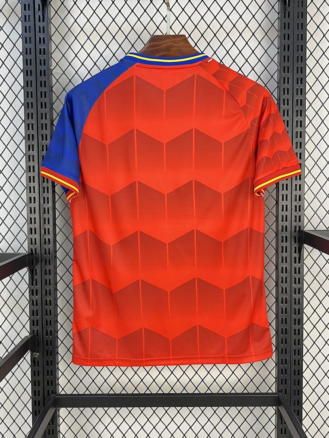 CAMISOLA DA SELEÇÃO DA ESPANHA 25/26 VERMELHO E AZUL 3