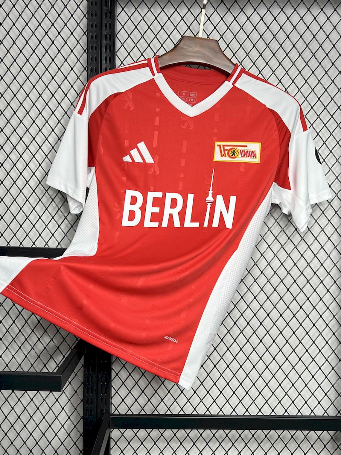 CAMISOLA DO UNION BERLIN 25/26 VERMELHO E BRANCO 1