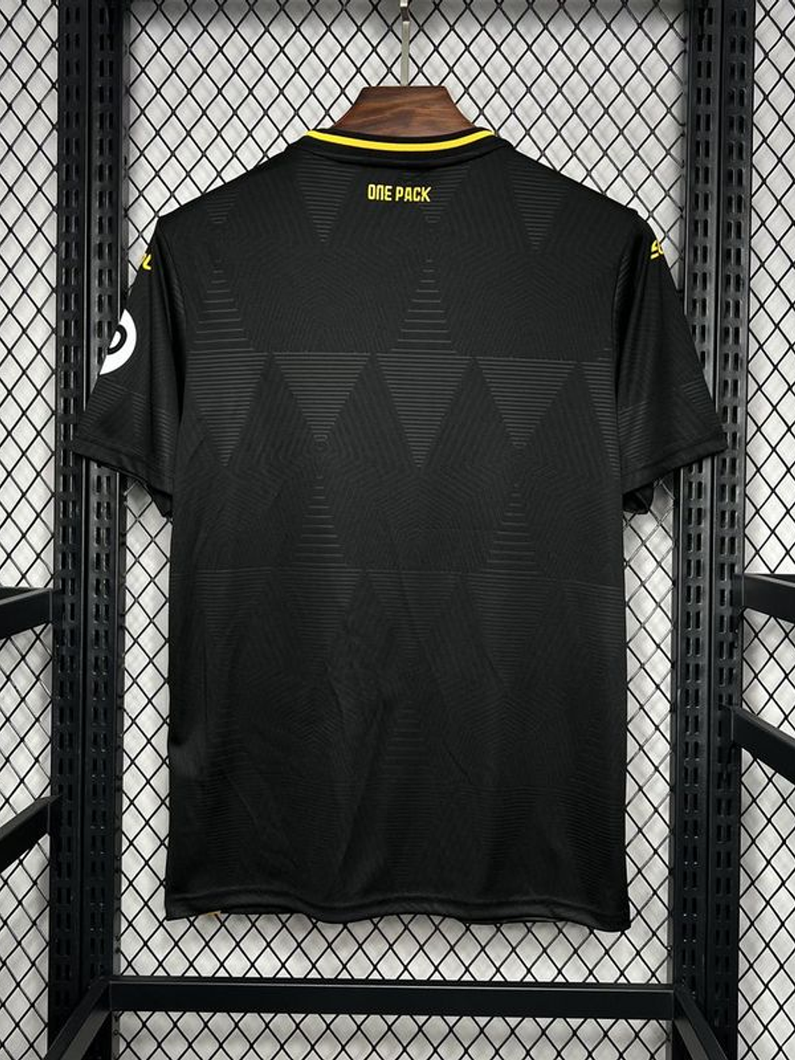 CAMISOLA DO WOLVES 24/25 PRETO 3