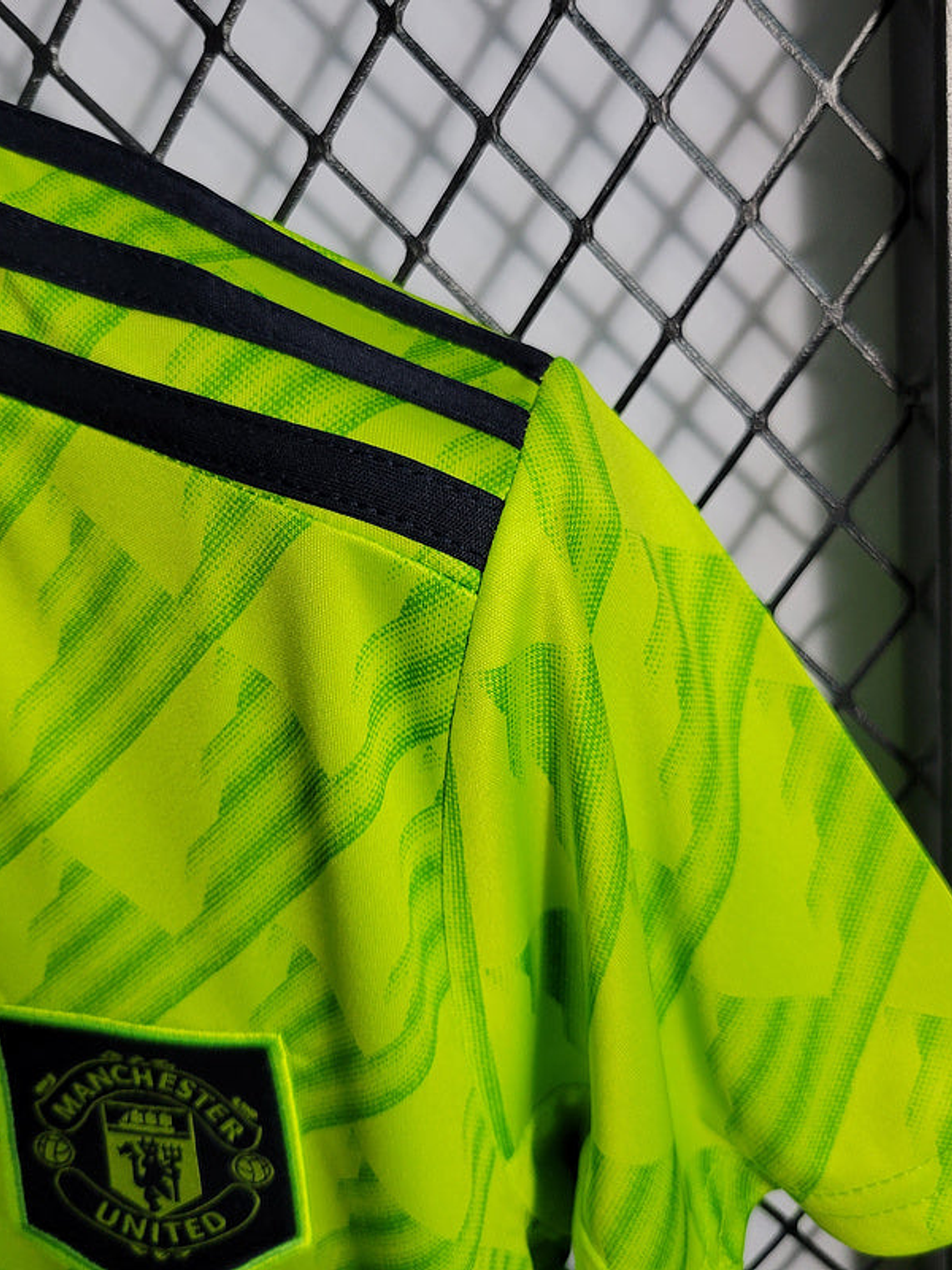 CAMISA FEMININA DO MANCHESTER UNITED 23/24 VERDE NEON 4