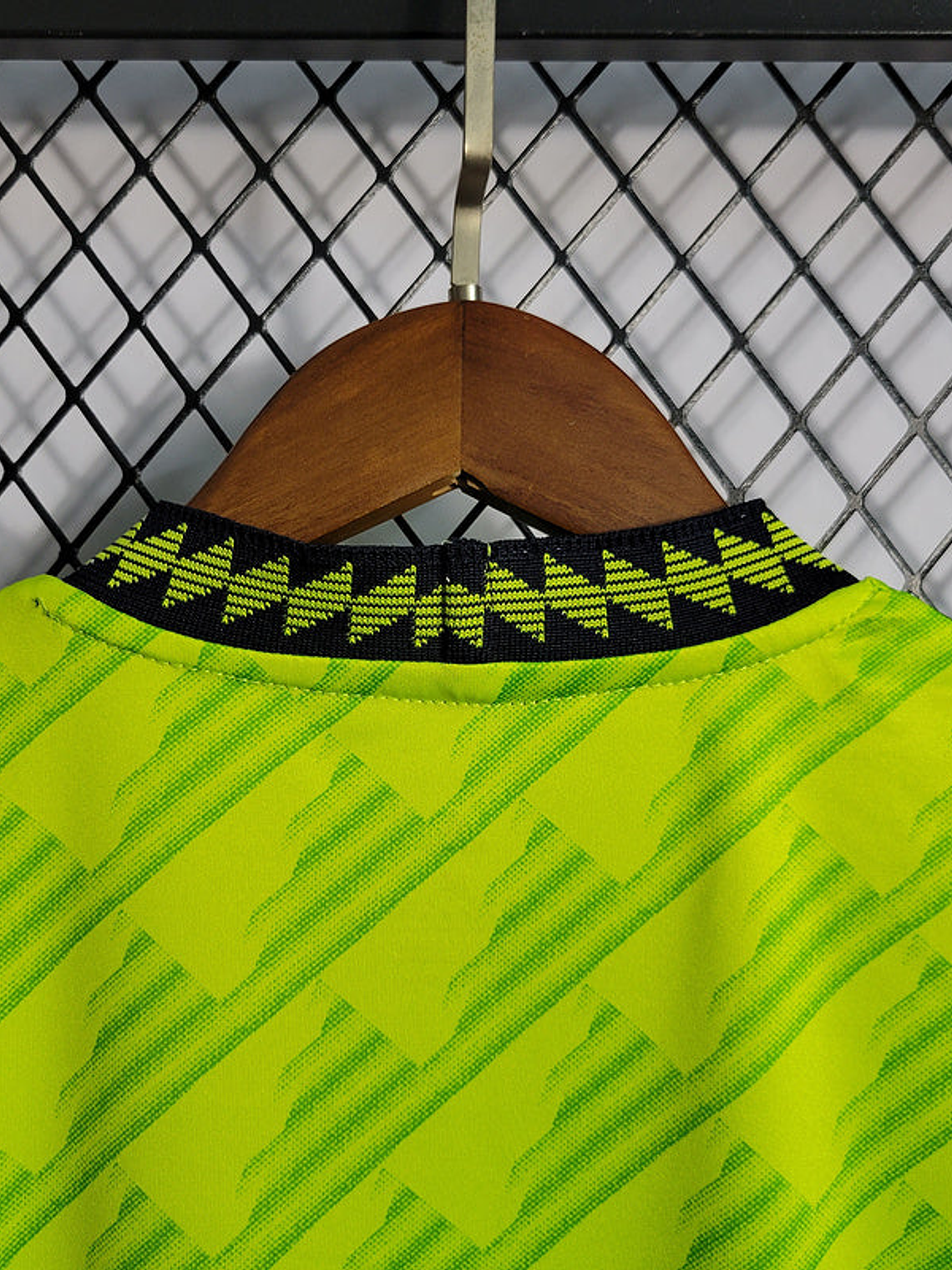 CAMISA FEMININA DO MANCHESTER UNITED 23/24 VERDE NEON 6