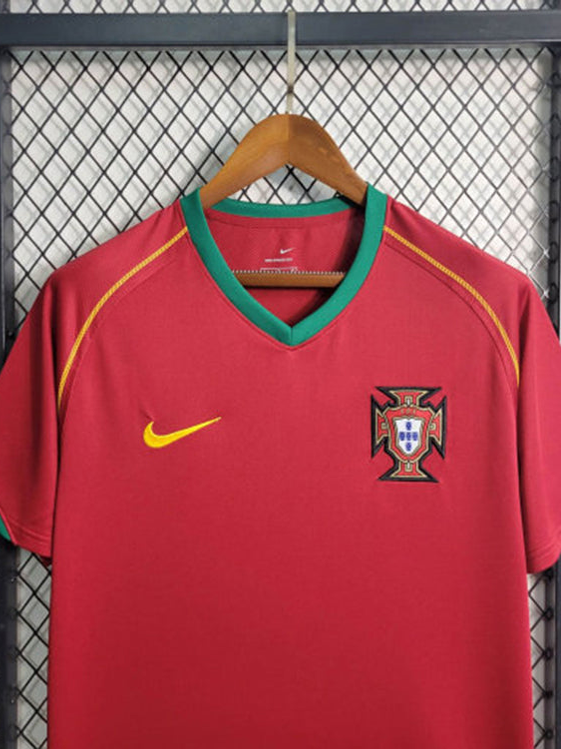 CAMISA RETRÔ DE PORTUGAL 2006 VERMELHO 2