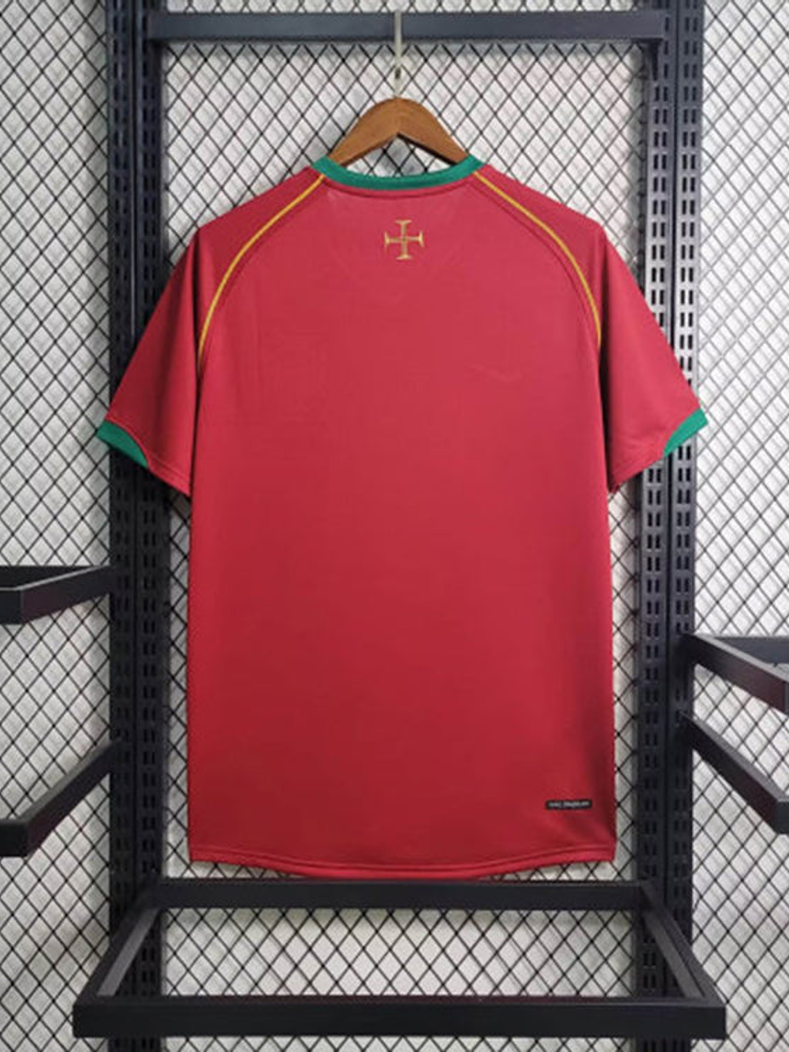 CAMISA RETRÔ DE PORTUGAL 2006 VERMELHO 3