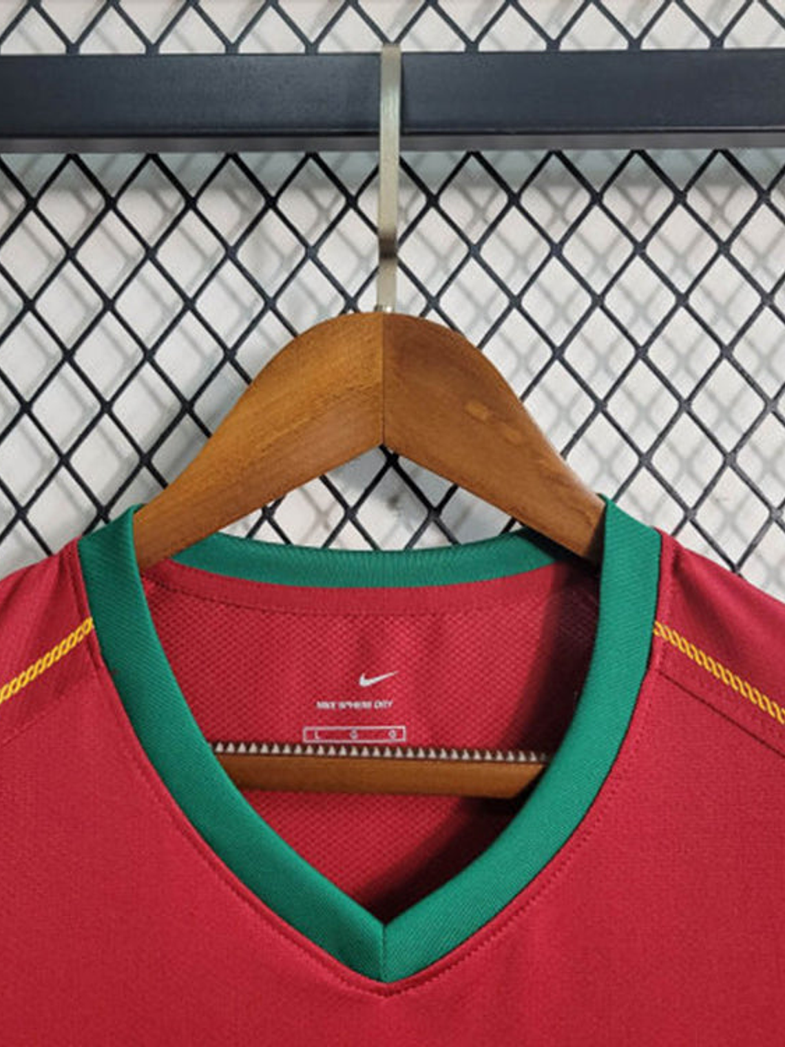 CAMISA RETRÔ DE PORTUGAL 2006 VERMELHO 6