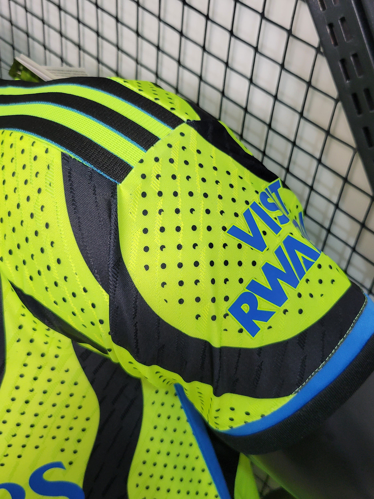 CAMISA VERSÃO PLAYER DO ARSENAL 23/24 VERDE NEON E PRETO 4