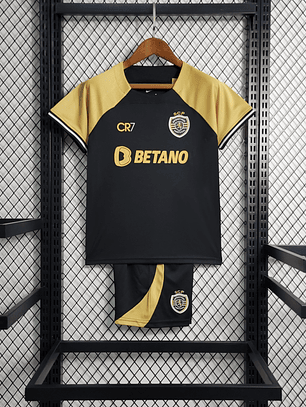 KIT INFANTIL DO SPORTING 23/24 PRETO E DOURADO