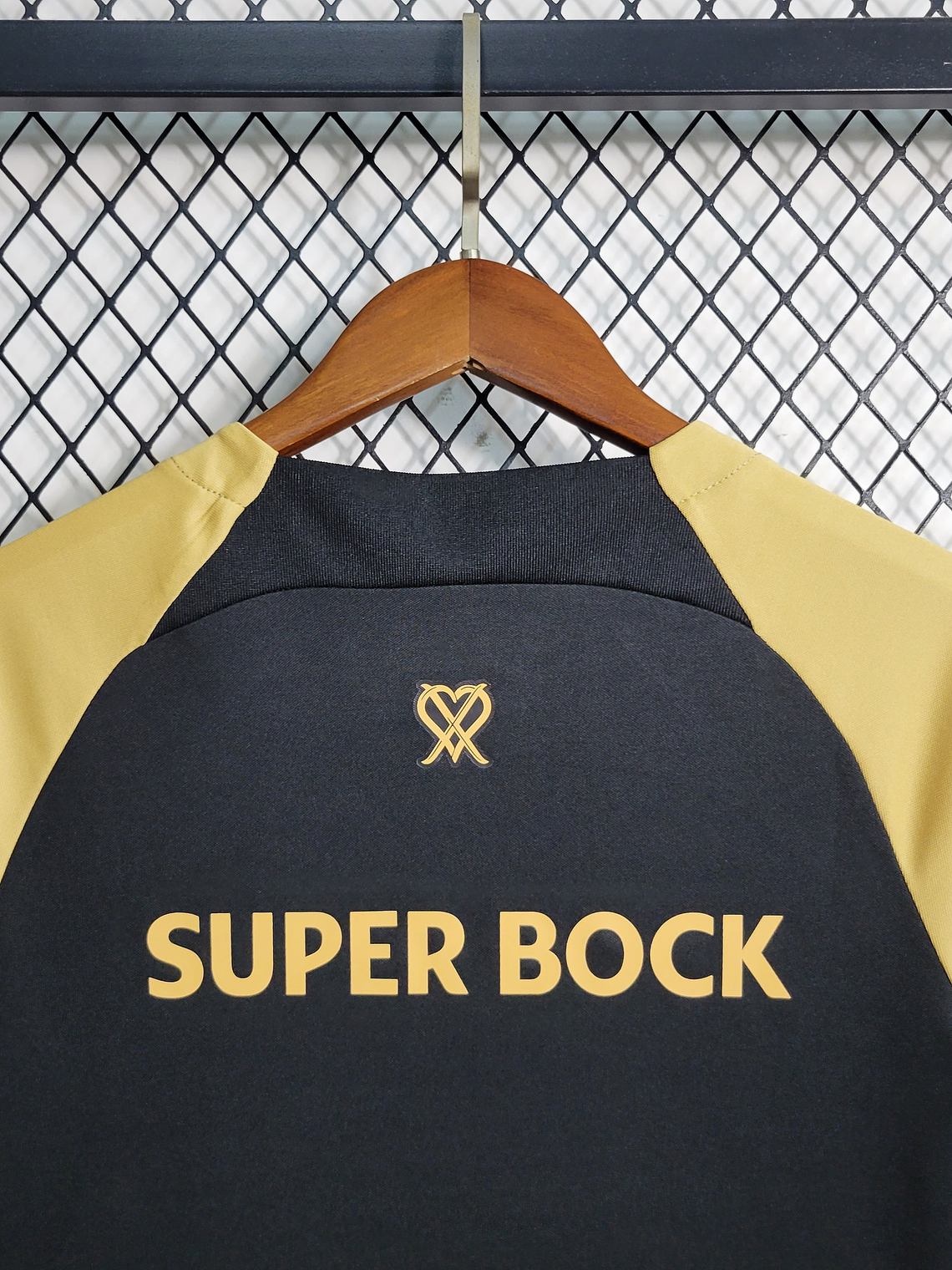 KIT INFANTIL DO SPORTING 23/24 PRETO E DOURADO 2