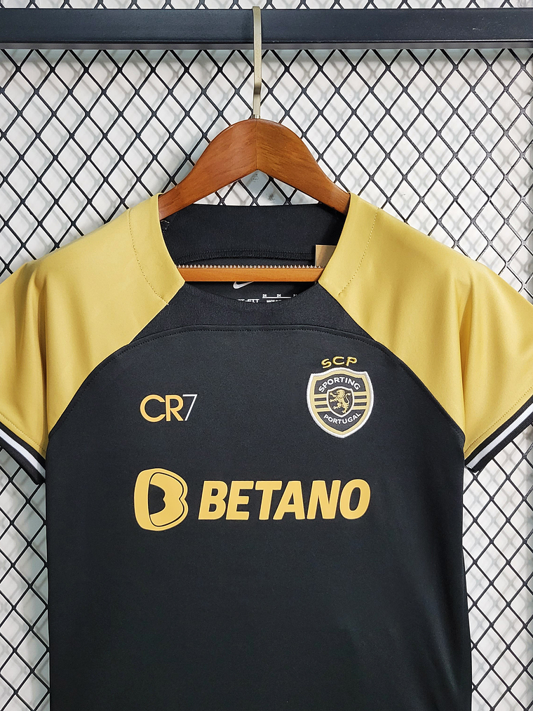 KIT INFANTIL DO SPORTING 23/24 PRETO E DOURADO 7