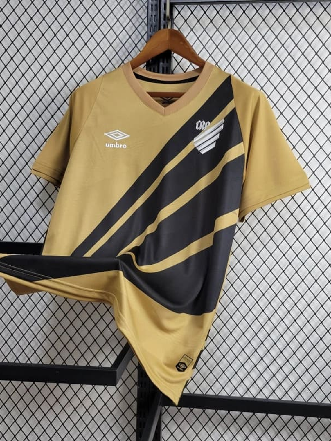 CAMISOLA DO ATLETICO PARANAENSE 24/25 BEGE 1