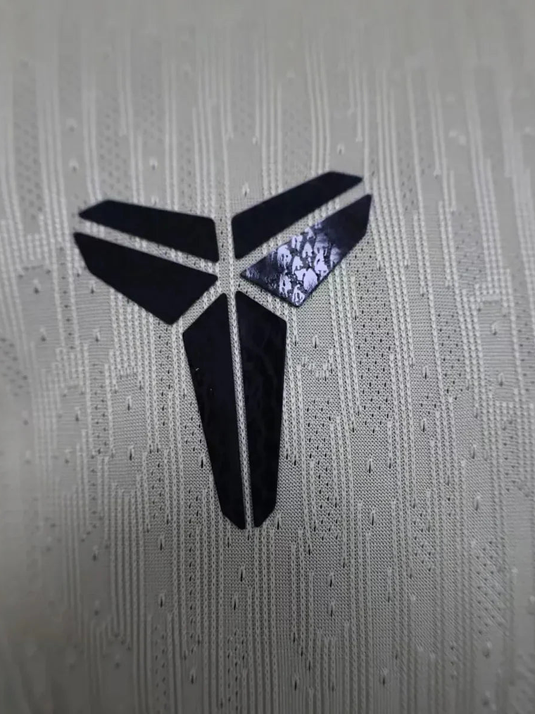 CAMISOLA VERSÃO PLAYER DO BARCELONA 25/26 BEGE 2