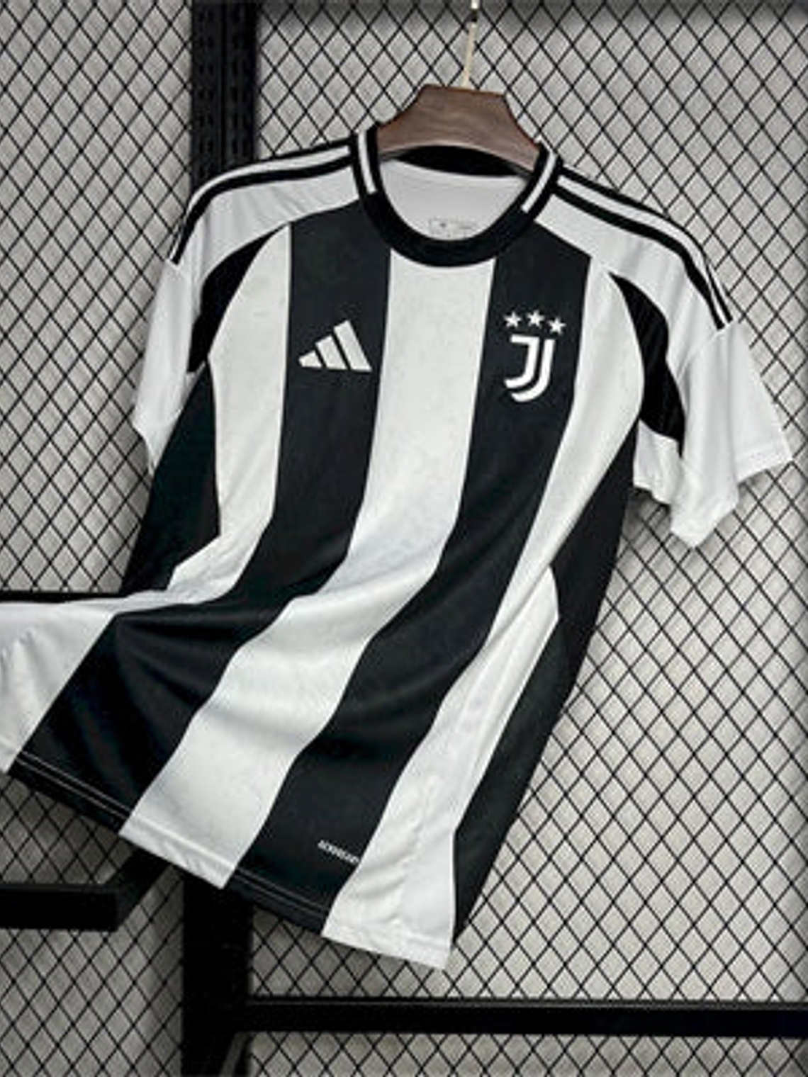 CAMISOLA DA JUVENTUS 24/25 BRANCO E PRETO 1