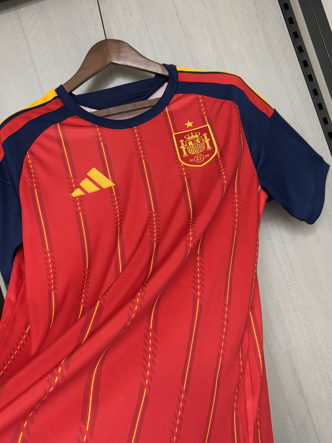 CAMISOLA DA SELEÇÃO DA ESPANHA 26/27 VERMELHO 3