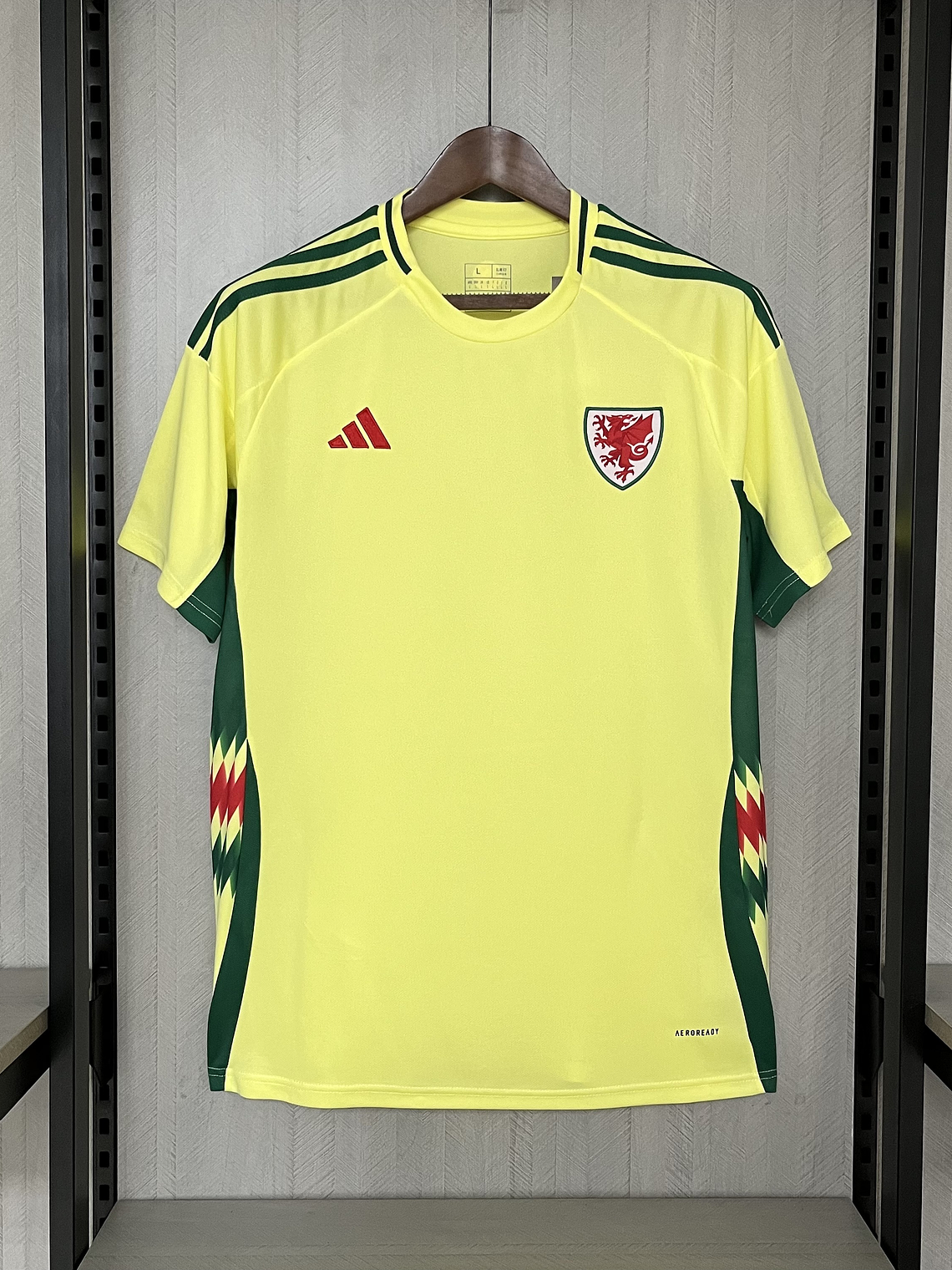 CAMISOLA DA SELEÇÃO DOS PAIS DE GALES 24/25 - AMARELA 1