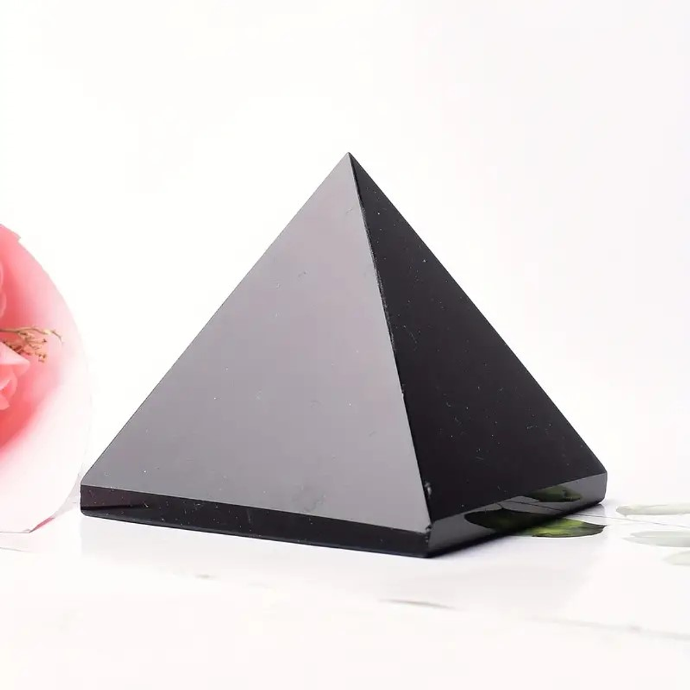 Pirámide de Piedra Obsidiana Negra