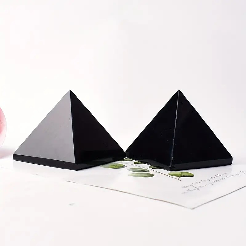 Pirámide de Piedra Obsidiana Negra