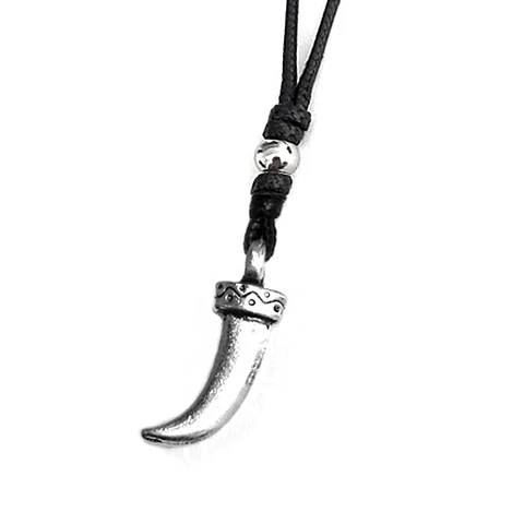 Collar Ajustable con Colmillo 