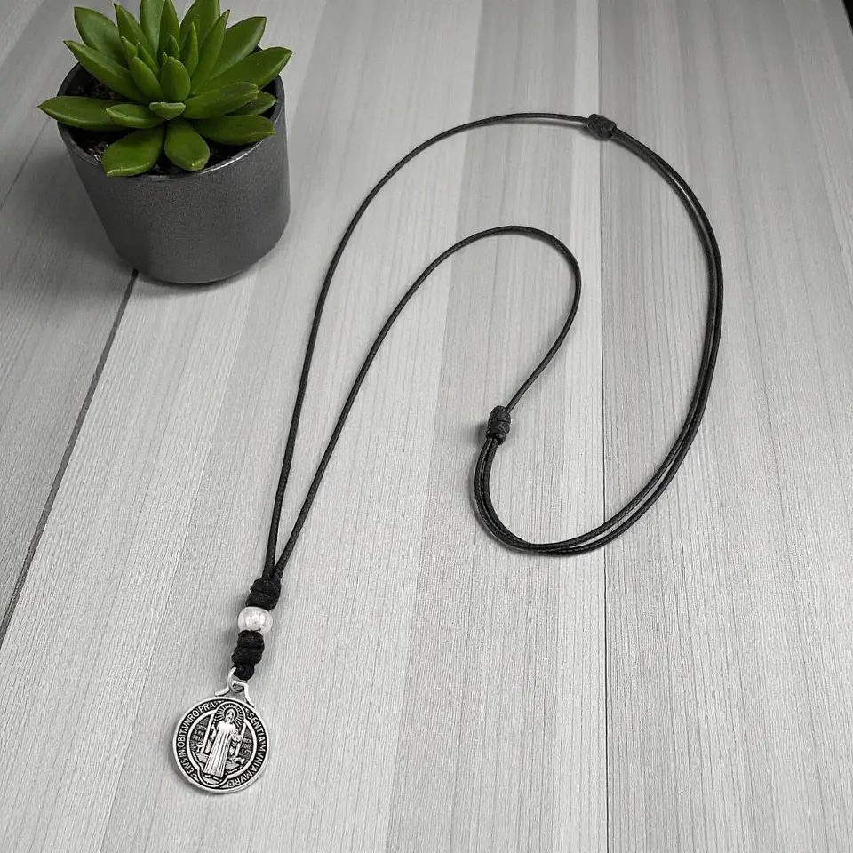 Collar Ajustable Medalla San Benito de Abad 4