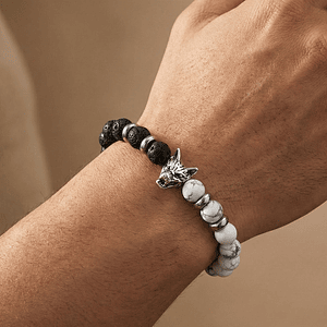 Pulsera con Piedra Howlita Volcánica y Lobo