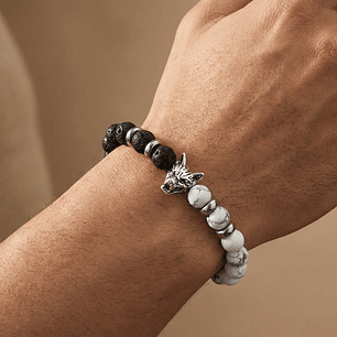 Pulsera con Piedra Howlita Volcánica y Lobo