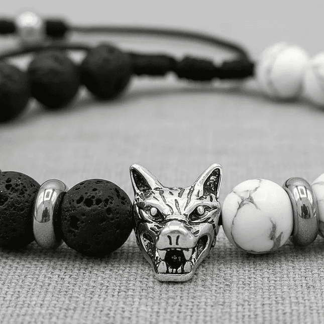 Pulsera con Piedra Howlita Volcánica y Lobo 5