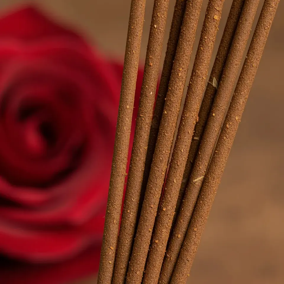 Incienso Sahumerio Rosa Roja Goloka Masala – Amor y Armonía 4