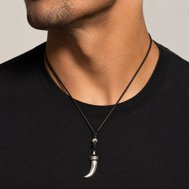 Collar Ajustable con Colmillo  2