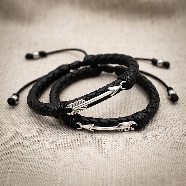 Pulseras para Parejas con Flechas y Cuero Trenzado 4