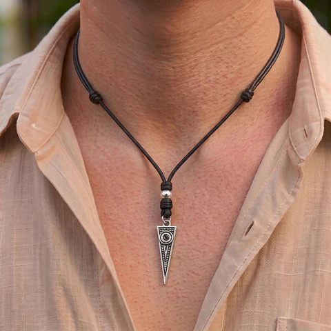 Collar Ajustable con Dije de Flecha