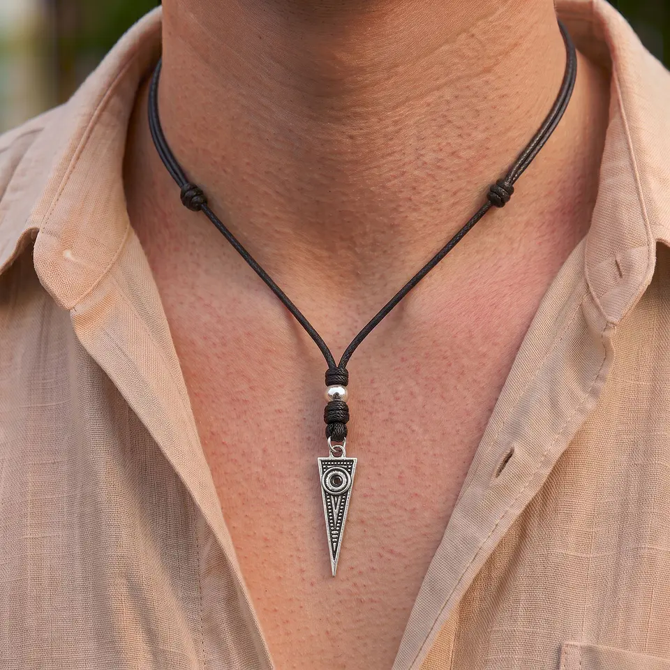 Collar Ajustable con Dije de Flecha 2