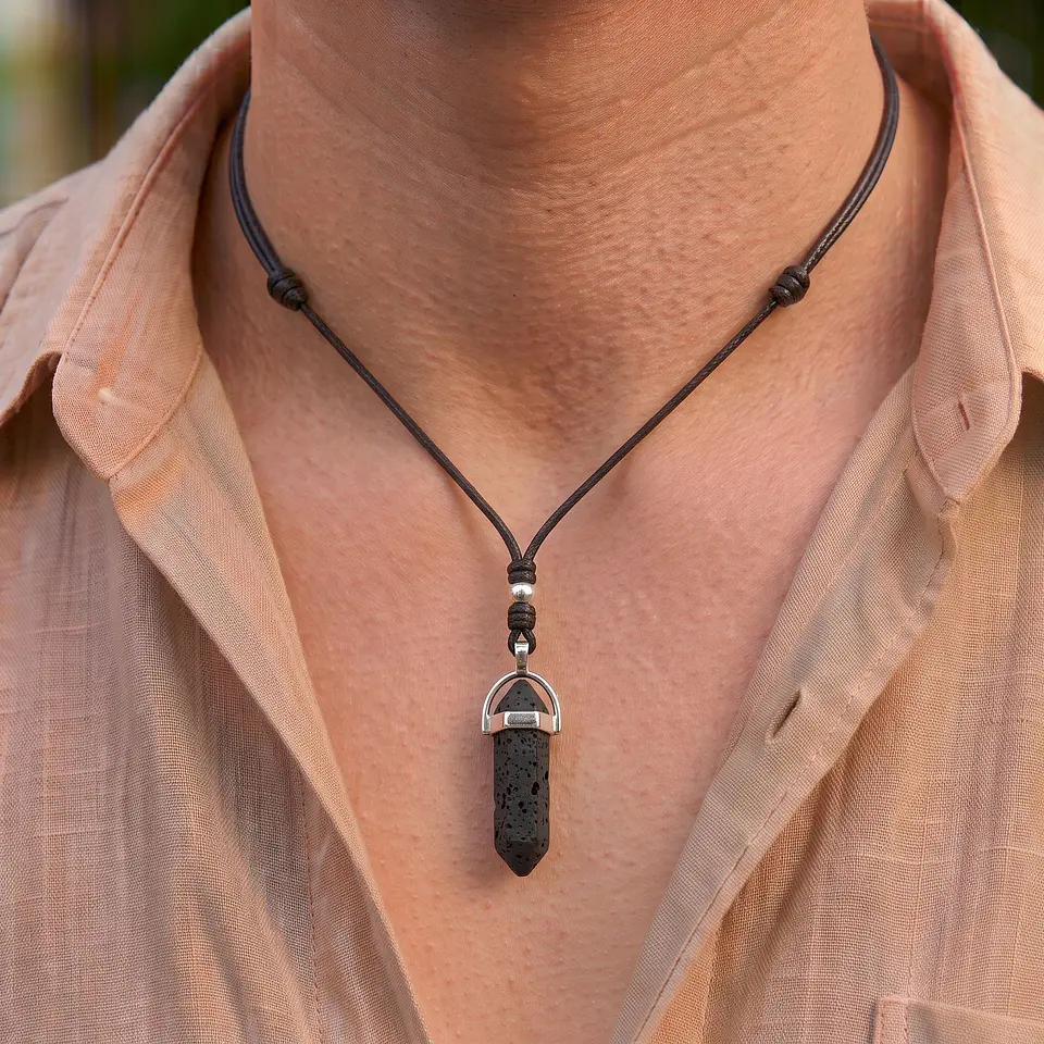 Collar Ajustable Péndulo Piedra Volcánica 2