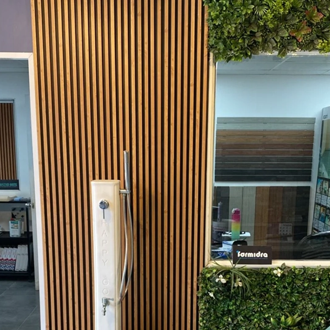 Wall Panel  Wood/black  2,50x0,15xmts. 3