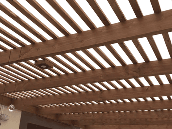 Policarbonato alveolar: la solución inteligente para terrazas, techos y proyectos exteriores