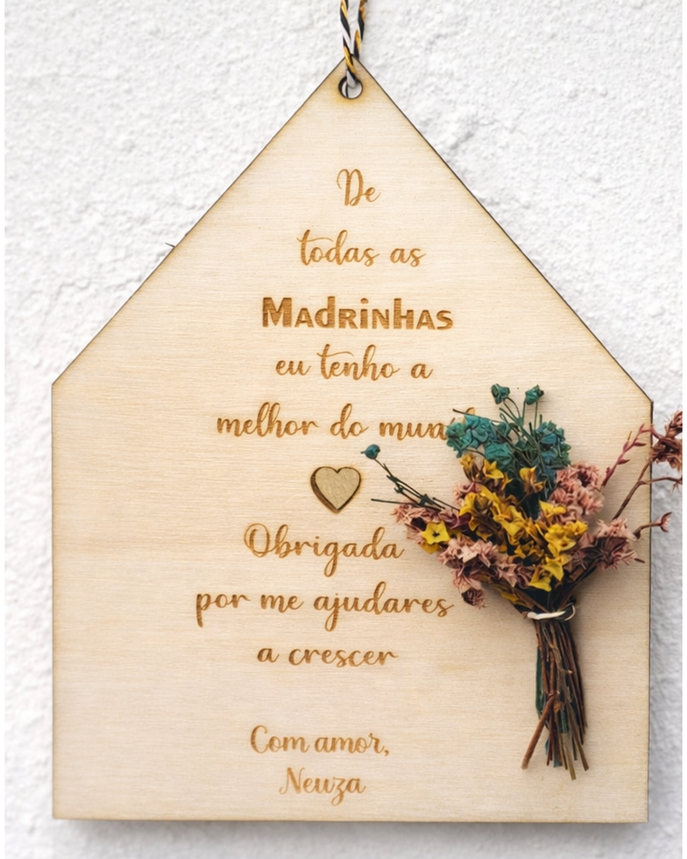 Placa de madeira com mensagem especial 