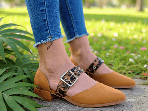 PUNTILLA CAMELL ECOCUERO APLICACIÓN LEOPARDO