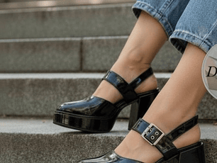 SANDALIA TACÓN COLOR NEGRO CHAROL 