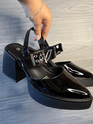 SANDALIA TACÓN COLOR NEGRO CHAROL 