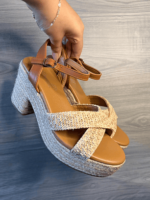 SANDALIA CAMELL DISEÑO EN BEIGE TERRAPLEN 
