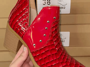 botin rojo estilo campero